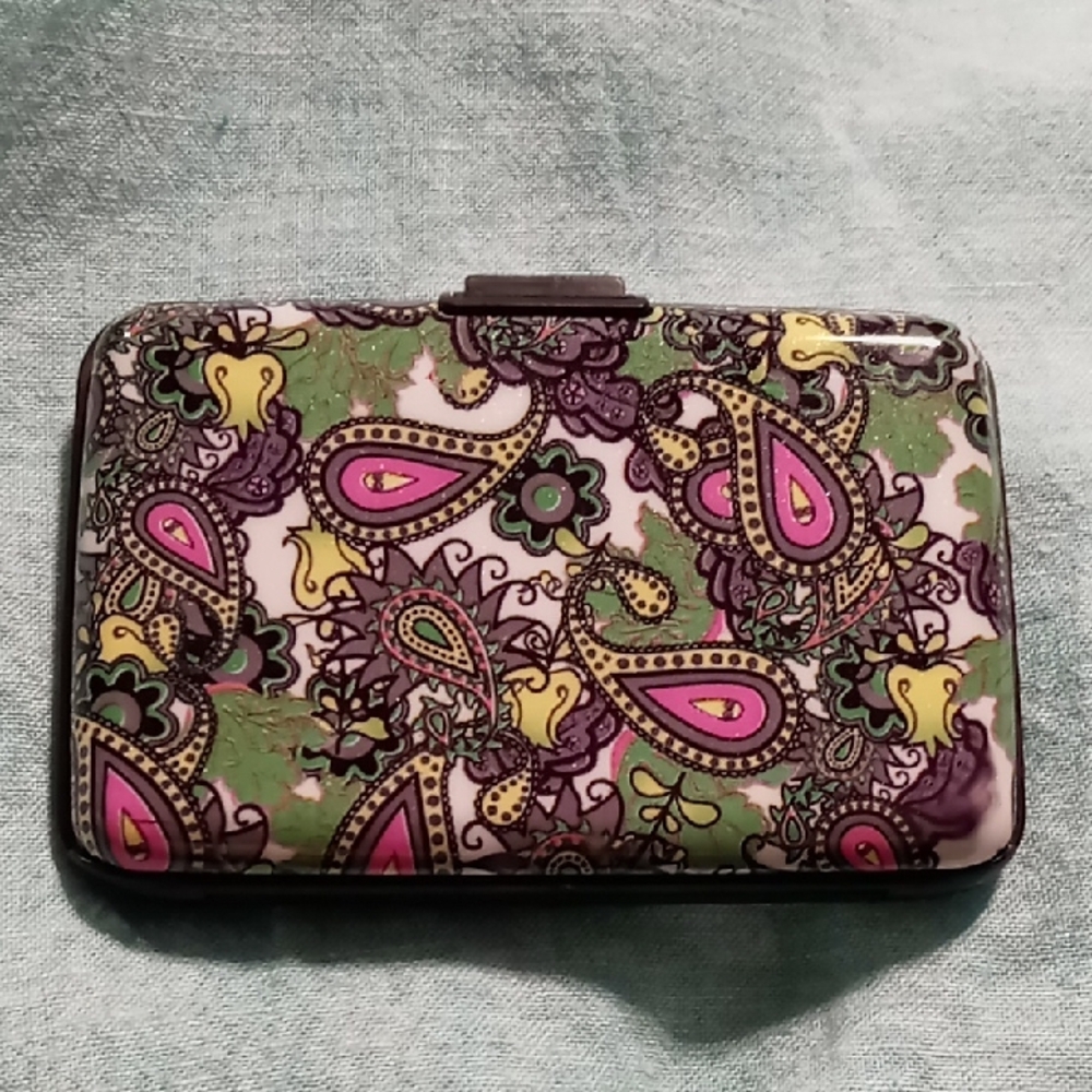 Paisley Patterned RFID Hardside Wallet